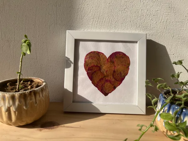 Heart_Shaped_Rose_Petal_Pressed_Flower_Frame_|_Keepsake_Gift_For_Valentines_Weddings_And_Mothers_Day_|_White_Pine_|_6_X_6_Inch
