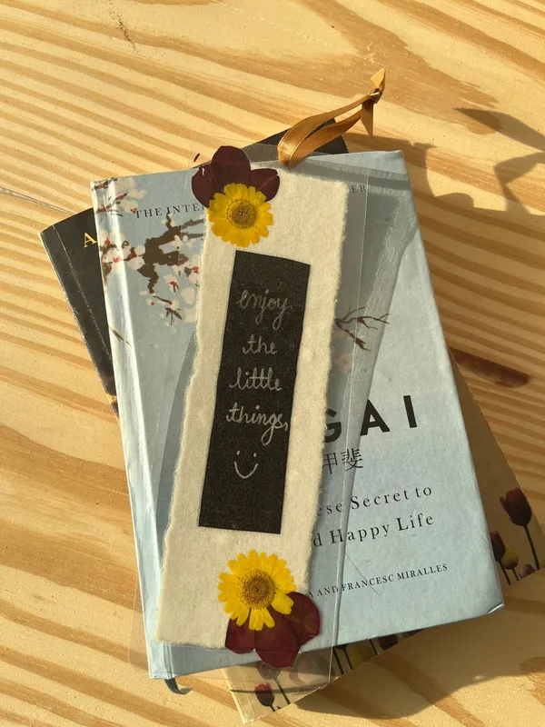 Enjoy_All_Things_Quote_Bookmark_|_Black_Pressed_Flower_Bookmark_|_Gold_|_8_X_10_Inch