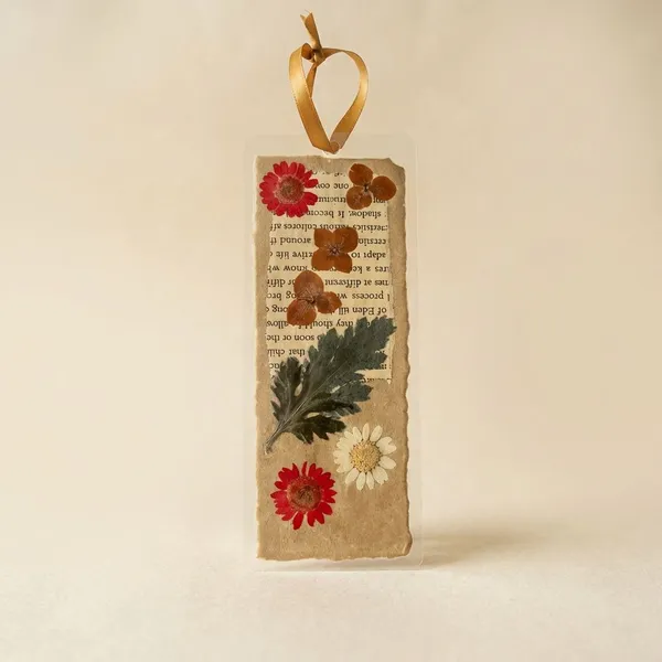 Pressed_Flower_Bookmark_|_Gold_|_8_X_10_Inch