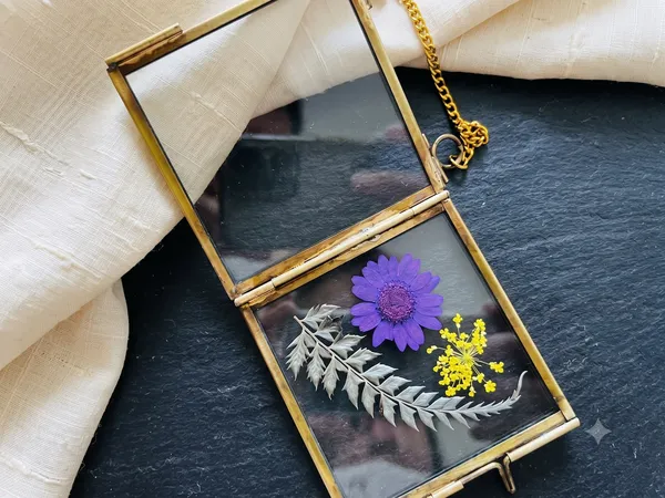 Handmade_Mini_Vintage_Hanging_Frame_Real_Pressed_Flowers_(3x3_inch)_for_Home_Decor