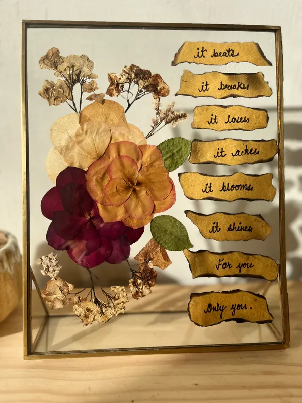 Unique_Couple_Gift_Pressed_Flower_Frame_|_With_Custom_Note_For_Valentines_And_Anniversaries_|_Gold_|_8_X_10_Inch