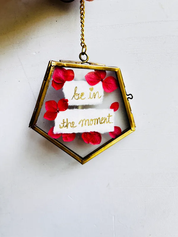 Vintage_Pressed_Flower_Mini_Hanging_Frame_(3x3_inch)_with_custom_quote