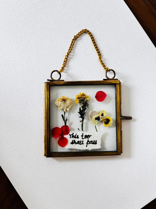 Vintage_Pressed_Flower_Hanging_Frame_�_3x3_inch_Handmade_Home_Decor_with_Personalized_Message