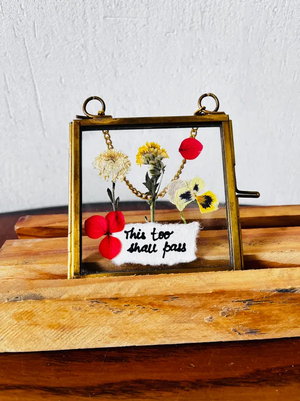 Vintage_Pressed_Flower_Hanging_Frame_�_3x3_inch_Handmade_Home_Decor_with_Personalized_Message