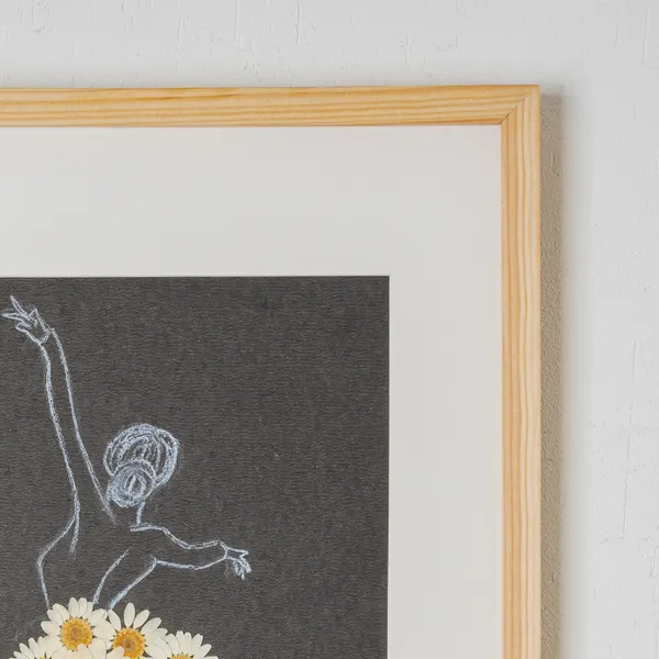 White_Daisy_Pressed_Flower_Frame_|_Handmade_Botanical_Wall_Art_For_Home_Styling_|_Multicolor_|_11_X_15_Inch