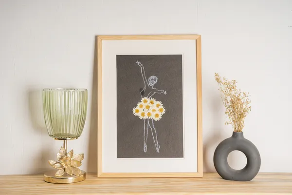 White_Daisy_Pressed_Flower_Frame_|_Handmade_Botanical_Wall_Art_For_Home_Styling_|_Multicolor_|_11_X_15_Inch