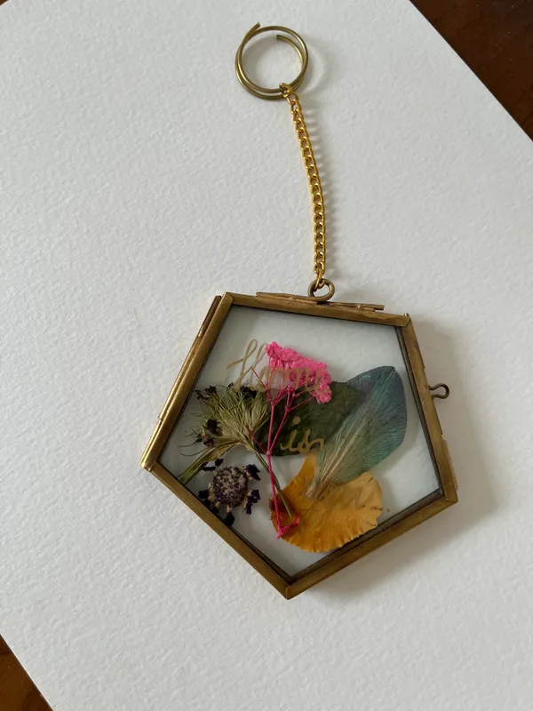 Mini_Vintage_Pressed_Flower_hanging_frame_with_custom_note