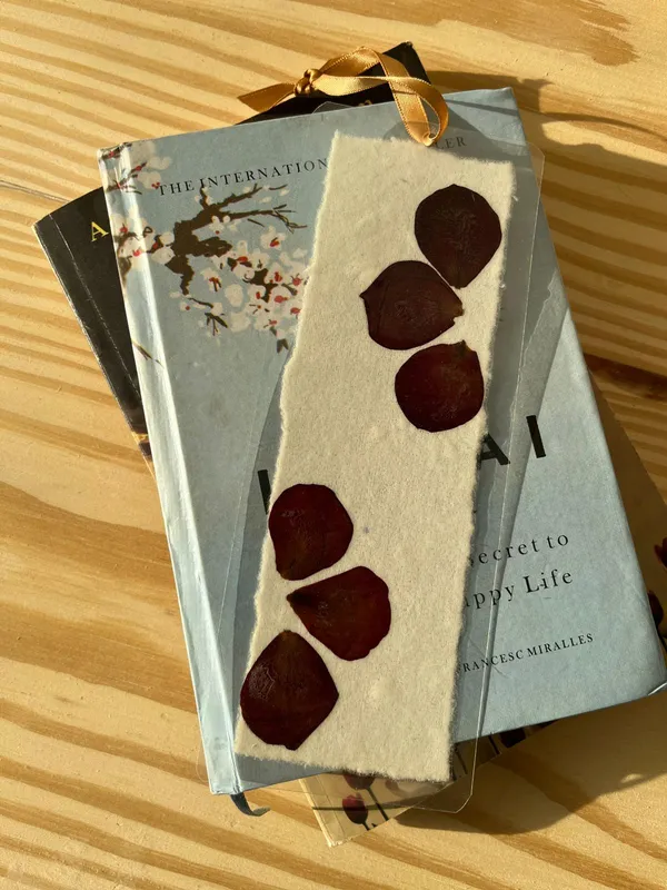 Handmade_Pressed_Flower_Bookmark_|_Real_Botanical_Bookmark_For_Journals_Books_And_Gifts_|_Gold_|_8_X_10_Inch