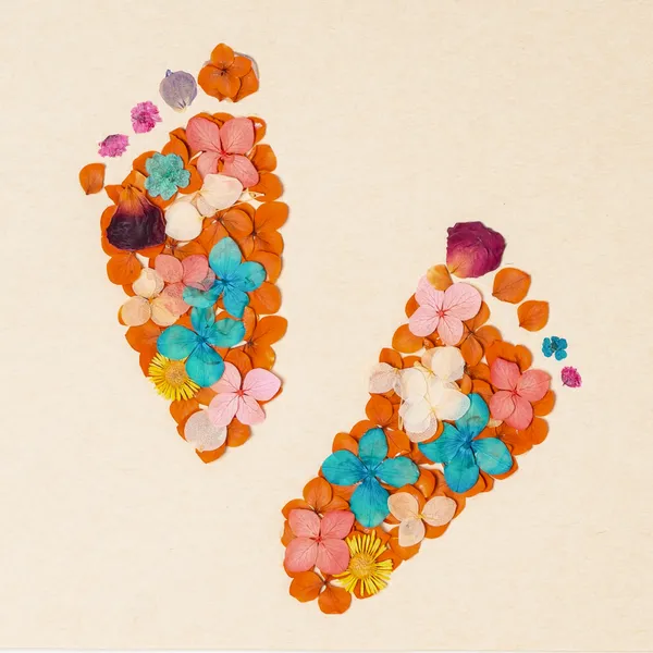 Baby_Footprint_Pressed_Flower_Frame_|_Personalised_Botanical_Keepsake_For_Newborns_|_Multicolor_|_11_X_15_Inch