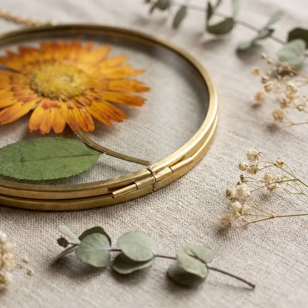 Round_Metal_Glass_Frame_With_Sunflower_For_Wall_Decor_And_Giftting_|_Gold_|_6_X_6_Inch