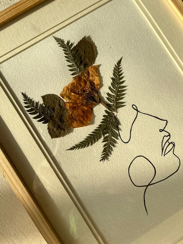 Lokal_Livin_Botanical_Face_Line_Drawing_Frame_With_Dried_Petals_And_Leaves_Minimalist_Wall_Decor_|_Light_Wood_|_Pine_|_11_X_15_Inch