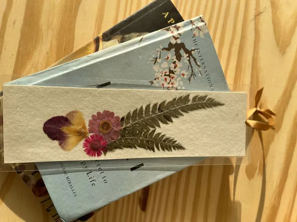 Pink_Daisy_And_Fern_Bookmark_|_Nature_Inspired_Handmade_Bookmark_|_Gold_|_8_X_10_Inch