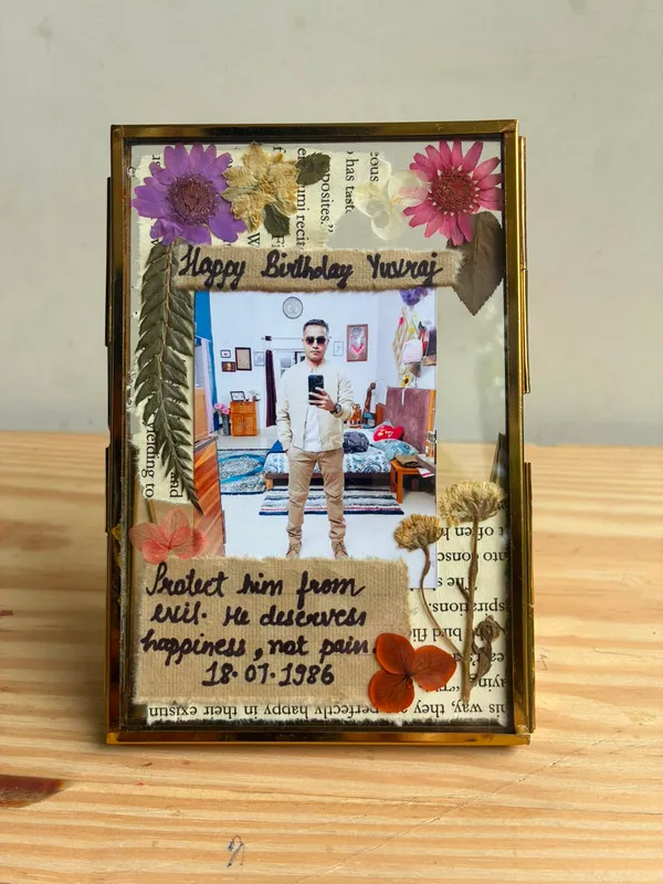 Handmade_Pressed_Flower_Frame_With_Custom_Note_|_Real_Dried_Floral_Keepsake_In_Vintage_Brass_Glass_Frame_|_Friendship_Birthday_And_Sentimental_Gift_|_Gold