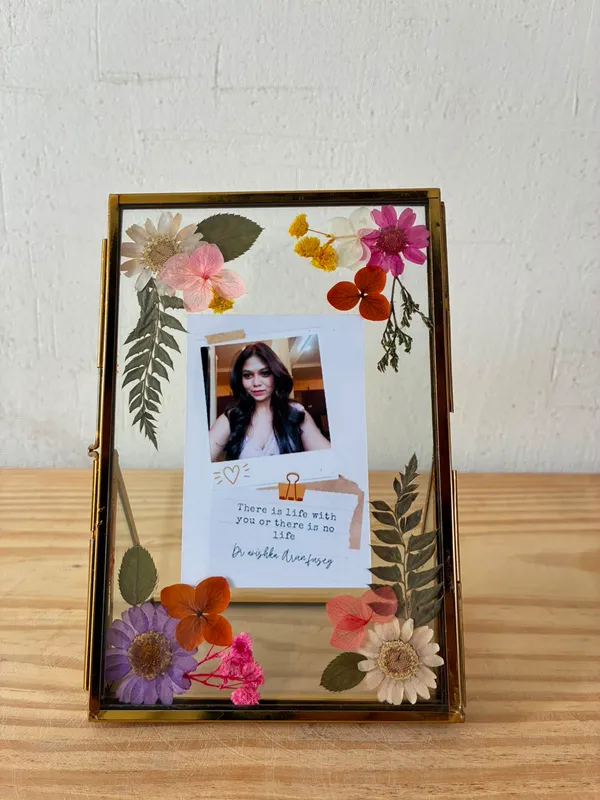 Handmade_Pressed_Flower_Frame_With_Custom_Note_|_Real_Dried_Floral_Keepsake_In_Vintage_Brass_Glass_Frame_|_Friendship_Birthday_And_Sentimental_Gift_|_Gold