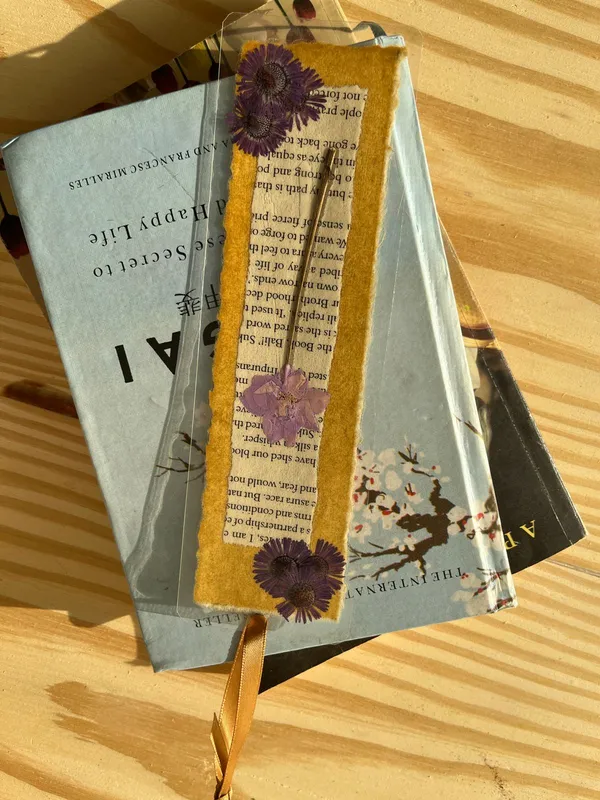 Purple_Aster_Bookmark_|_Handmade_Pressed_Flower_Bookmark_|_Gold_|_8_X_10_Inch