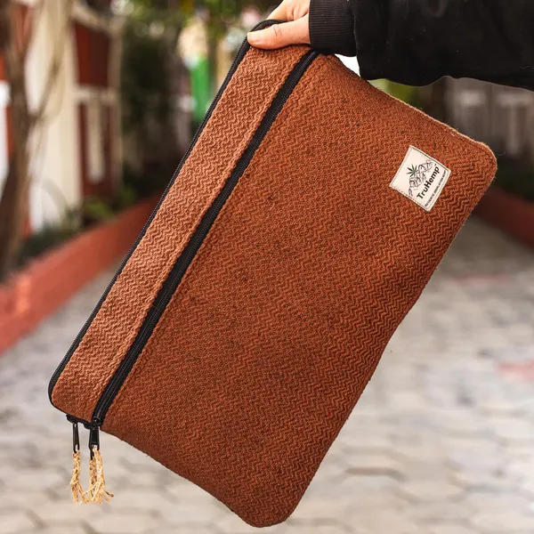 Linear_Laptop_Sleeve_-_Brown