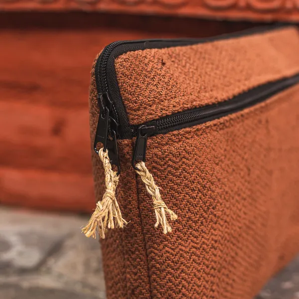 Linear_Laptop_Sleeve_-_Brown