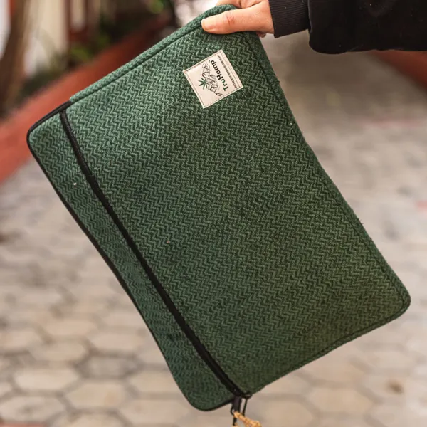 Linear_Laptop_Sleeve_-_Green
