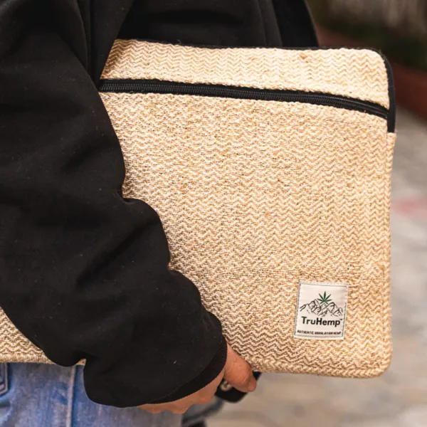 Linear_Laptop_Sleeve_-_Natural