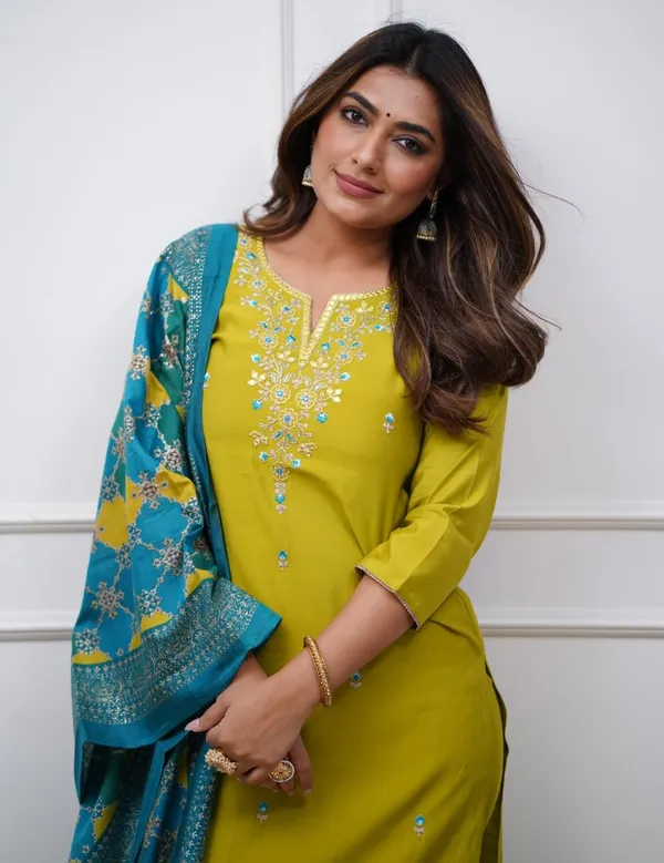 Yellow_Chenderi_Silk_Premium_&_Elegant_Embroidered_Kurta_,_Pant_&_Dupatta_For_Women