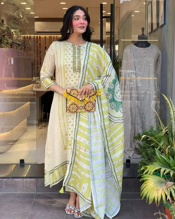 Off_White_Chenderi_Silk_Premium_&_Elegant_Embroidered_Kurta_,_Pant_&_Dupatta_For_Women