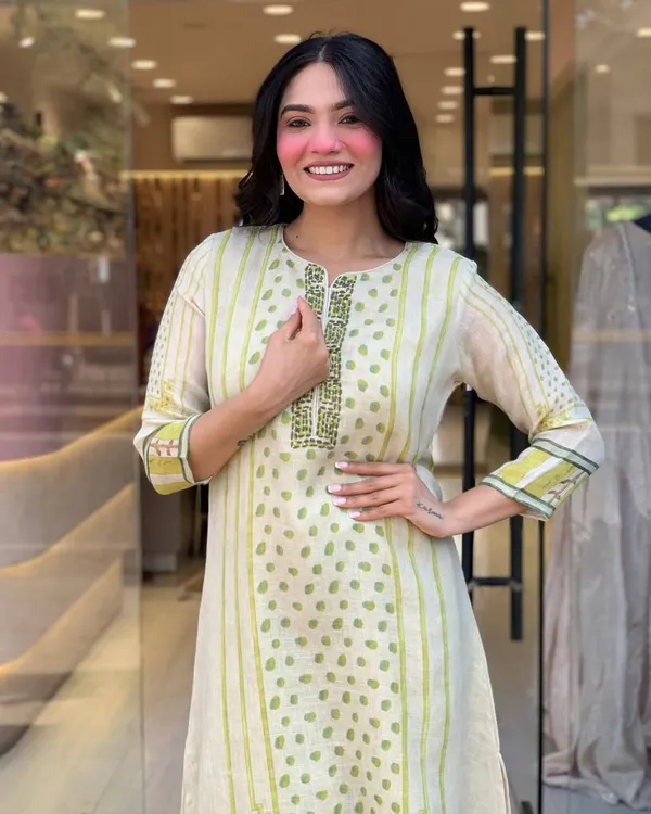 Off_White_Chenderi_Silk_Premium_&_Elegant_Embroidered_Kurta_,_Pant_&_Dupatta_For_Women