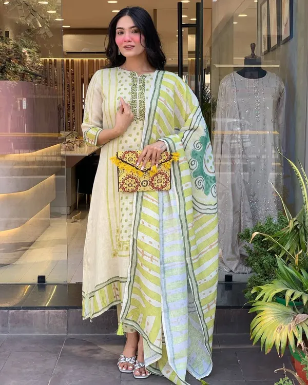 Off_White_Chenderi_Silk_Premium_&_Elegant_Embroidered_Kurta_,_Pant_&_Dupatta_For_Women