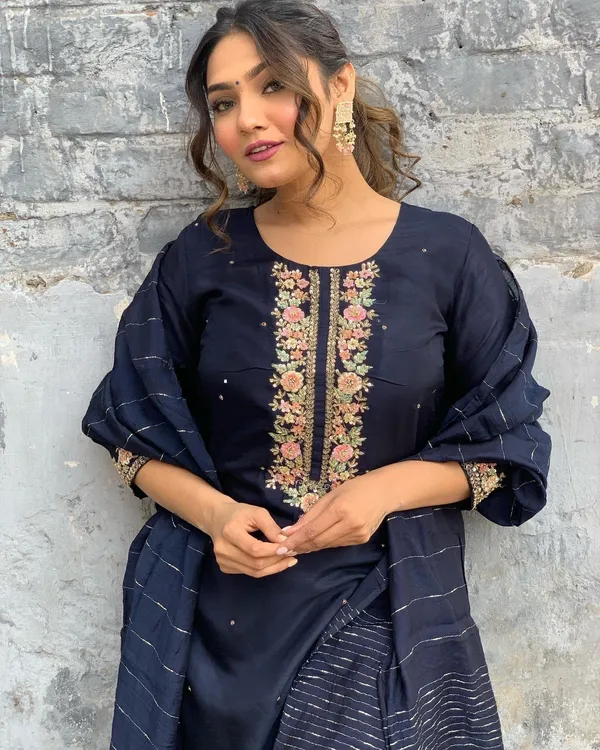 Royal_Blue_Chenderi_Silk_Premium_&_Elegant_Embroidered_Kurta_,_Pant_&_Dupatta_For_Women