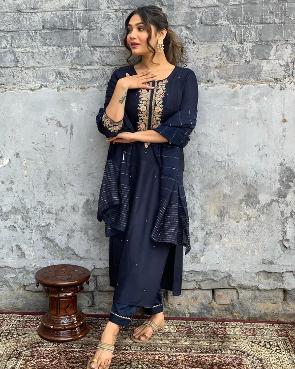 Royal_Blue_Chenderi_Silk_Premium_&_Elegant_Embroidered_Kurta_,_Pant_&_Dupatta_For_Women