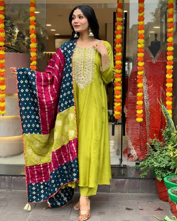 Yellow_Chenderi_Silk_Premium_&_Elegant_Embroidered_Kurta_,_Pant_&_Dupatta_For_Women