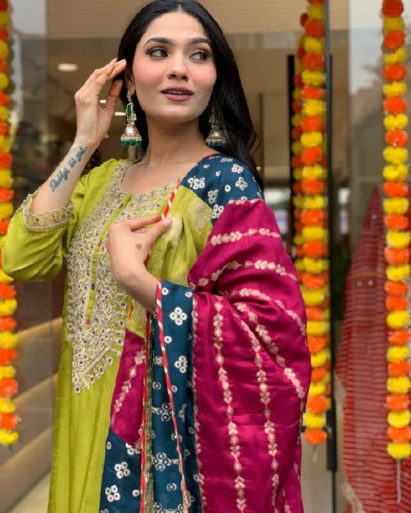Yellow_Chenderi_Silk_Premium_&_Elegant_Embroidered_Kurta_,_Pant_&_Dupatta_For_Women