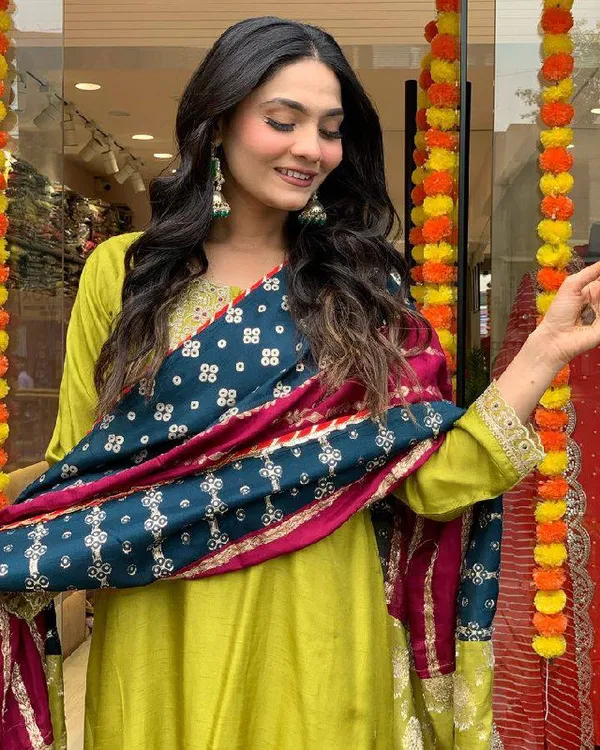 Yellow_Chenderi_Silk_Premium_&_Elegant_Embroidered_Kurta_,_Pant_&_Dupatta_For_Women