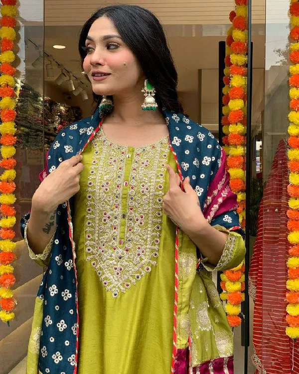 Yellow_Chenderi_Silk_Premium_&_Elegant_Embroidered_Kurta_,_Pant_&_Dupatta_For_Women