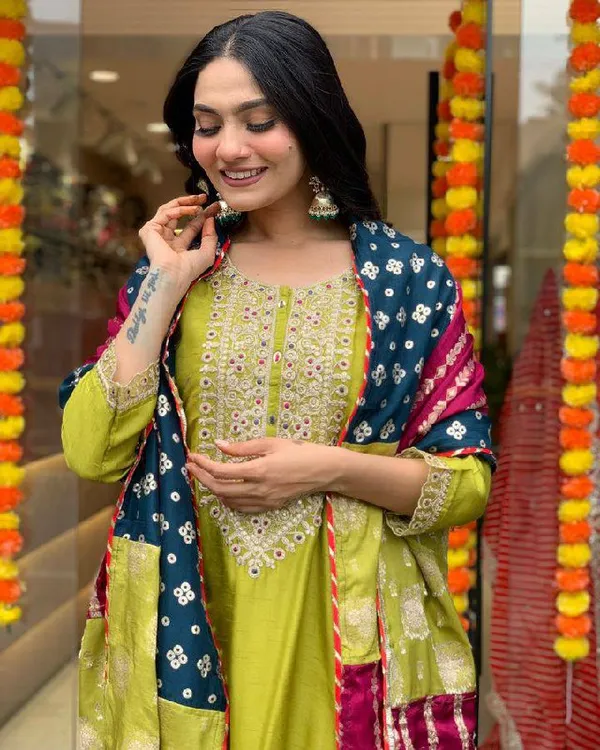 Yellow_Chenderi_Silk_Premium_&_Elegant_Embroidered_Kurta_,_Pant_&_Dupatta_For_Women