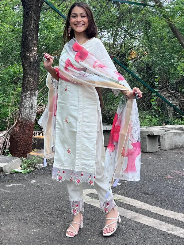 White_Chanderi_Silk_Premium_&_Elegant_Embroidered_Kurta_,_Pant_&_Dupatta_For_Women