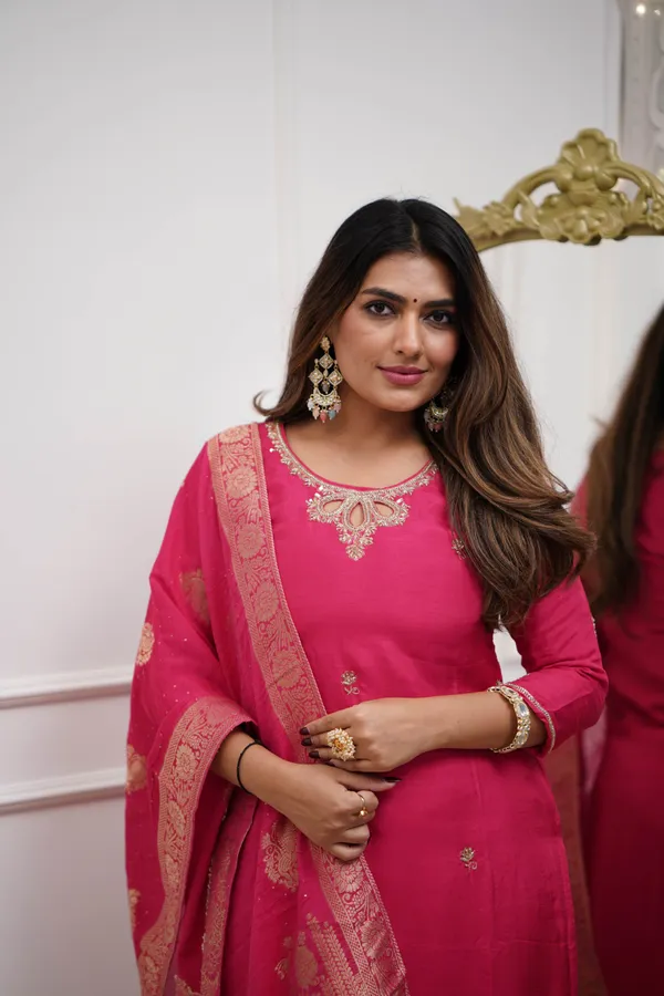 Pink_Chenderi_Silk_Premium_&_Elegant_Embroidered_Kurta_,_Pant_&_Dupatta_For_Women