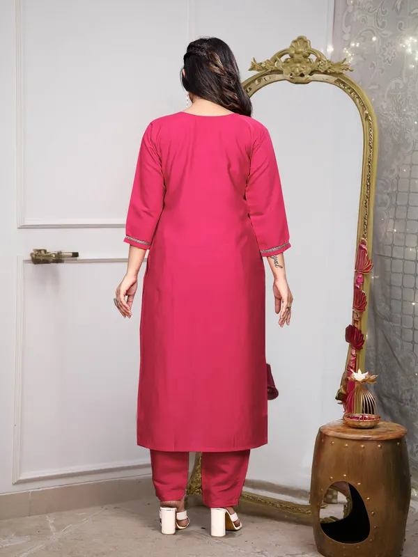 Pink_Chenderi_Silk_Premium_&_Elegant_Embroidered_Kurta_,_Pant_&_Dupatta_For_Women