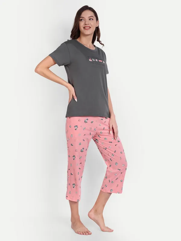 Grey_Newyork_Cotton_Capri_Set_For_Women