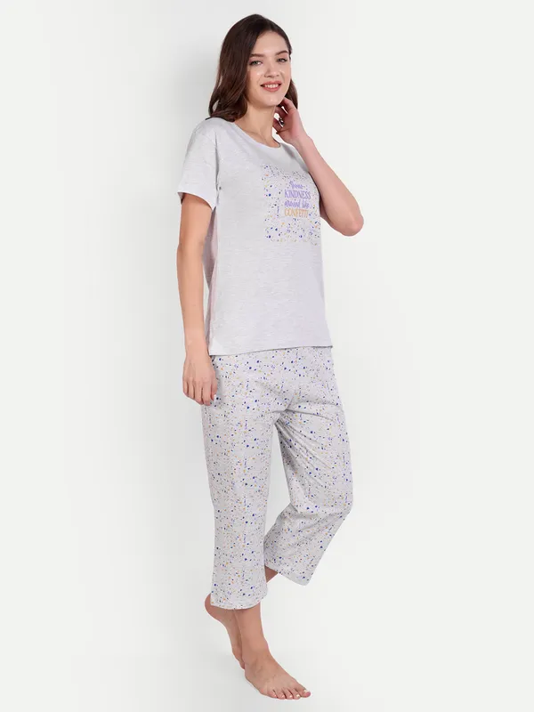 Grey_Confetti_Ekru_Cotton_Capri_Set_For_Women