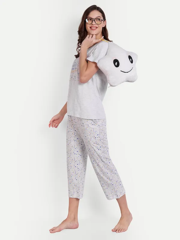 Grey_Confetti_Ekru_Cotton_Capri_Set_For_Women