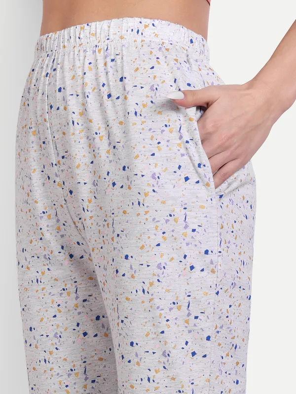 Grey_Confetti_Ekru_Cotton_Capri_Set_For_Women