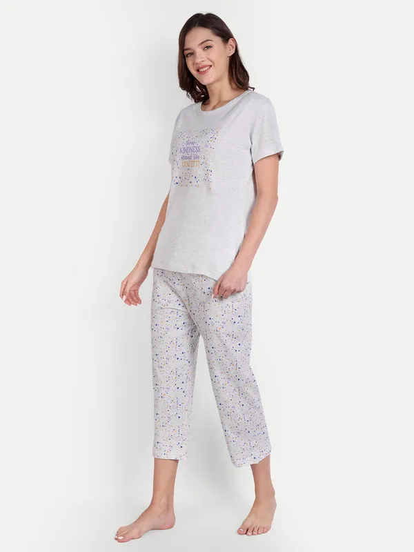 Grey_Confetti_Ekru_Cotton_Capri_Set_For_Women