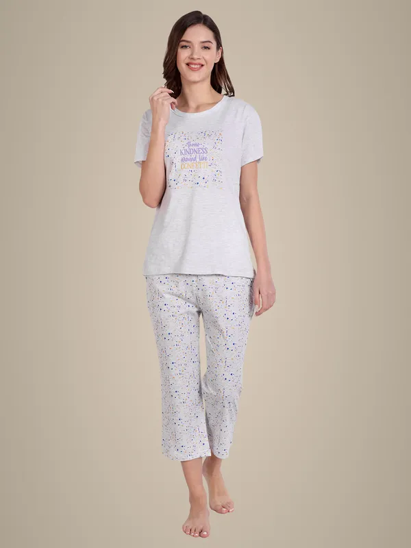 Grey_Confetti_Ekru_Cotton_Capri_Set_For_Women
