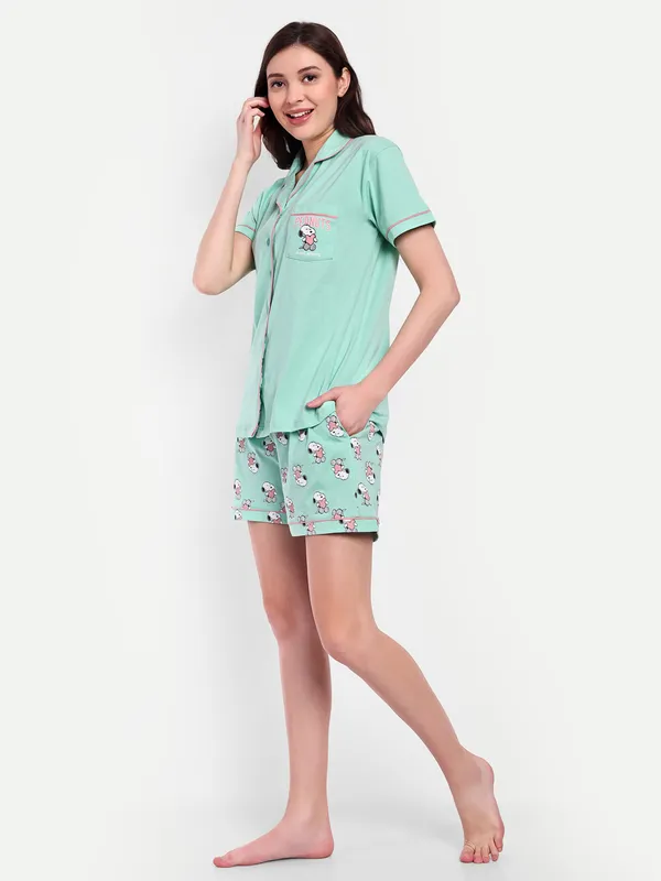 Green_Notch_Collar_Aop_Cotton_Shorts_With_Peanut_Pocket_For_Women