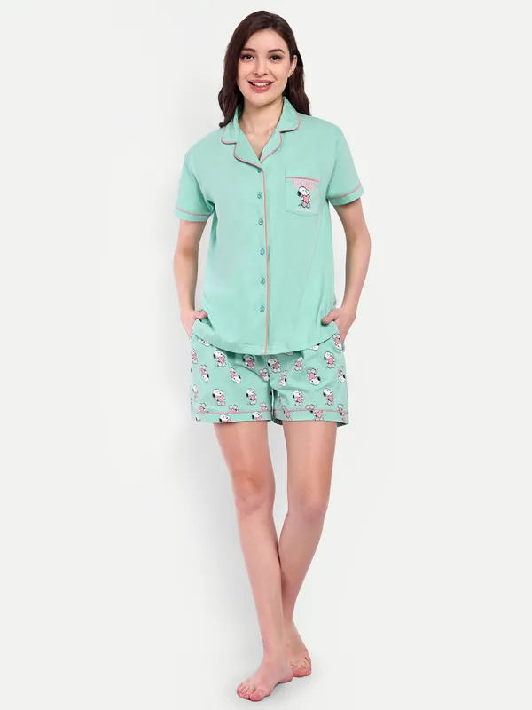 Green_Notch_Collar_Aop_Cotton_Shorts_With_Peanut_Pocket_For_Women