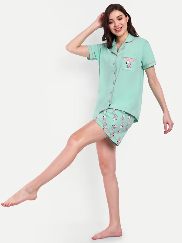 Green_Notch_Collar_Aop_Cotton_Shorts_With_Peanut_Pocket_For_Women