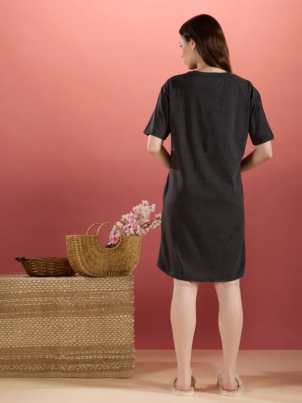 BIG_BEN_NIGHTSHIRT_CHARCOAL