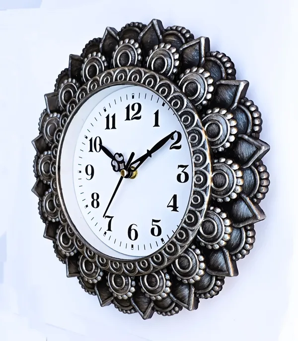 Matt_Silver_Designer_Wall_Clock