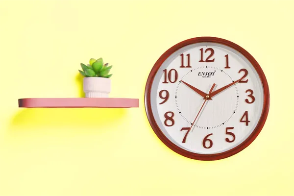 Elegant_Wooden_Finish_Wall_Clock