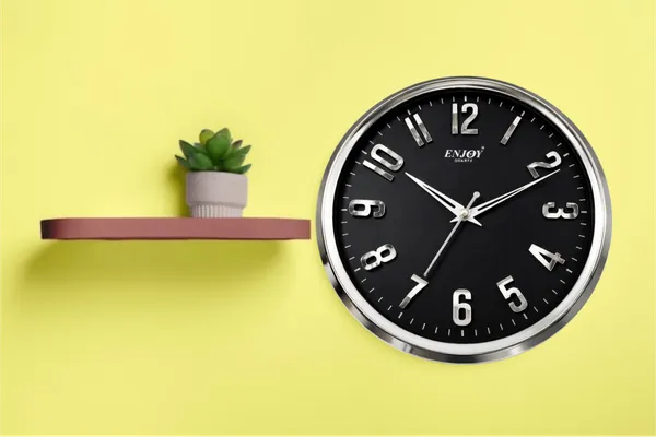 Unique_3D_Embossed_Wall_Clock_(Silver-Black)